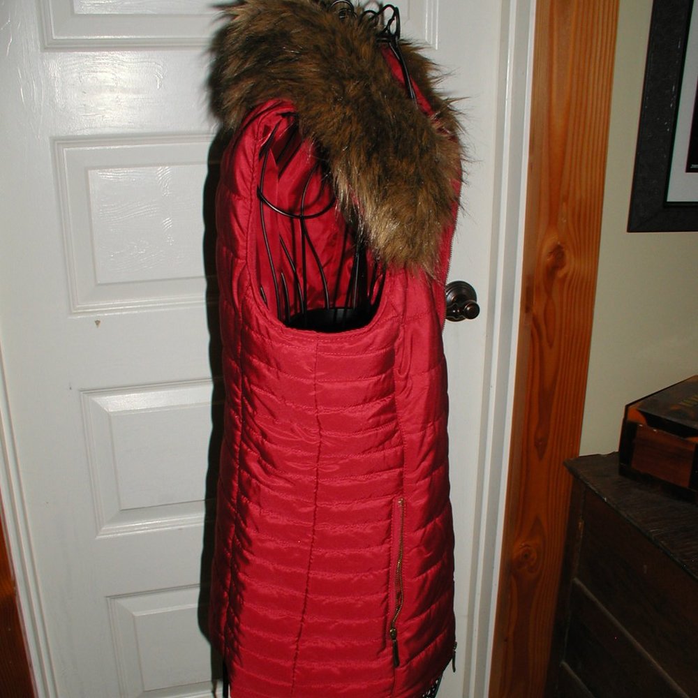 Vest - Picture 5 of 8
